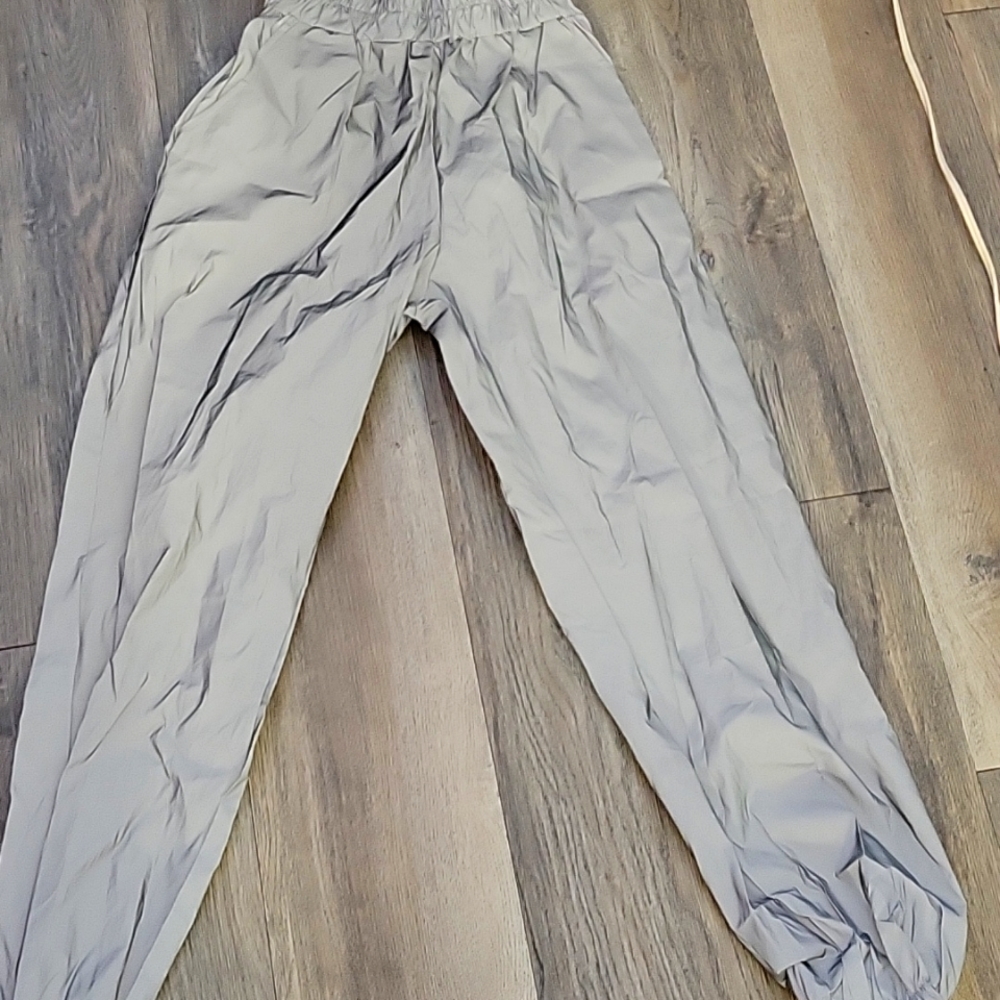Ariane Elizabeth Light grey pant * reflective)